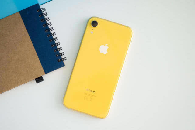 华为Mate20pro和iPhoneXR哪款值得入手 华为Mate20pro和iPhoneXR优缺点评测_手机评测_手机学院_本站