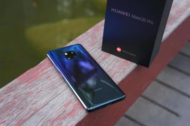 华为Mate20pro和iPhoneXR哪款值得入手 华为Mate20pro和iPhoneXR优缺点评测_手机评测_手机学院_本站