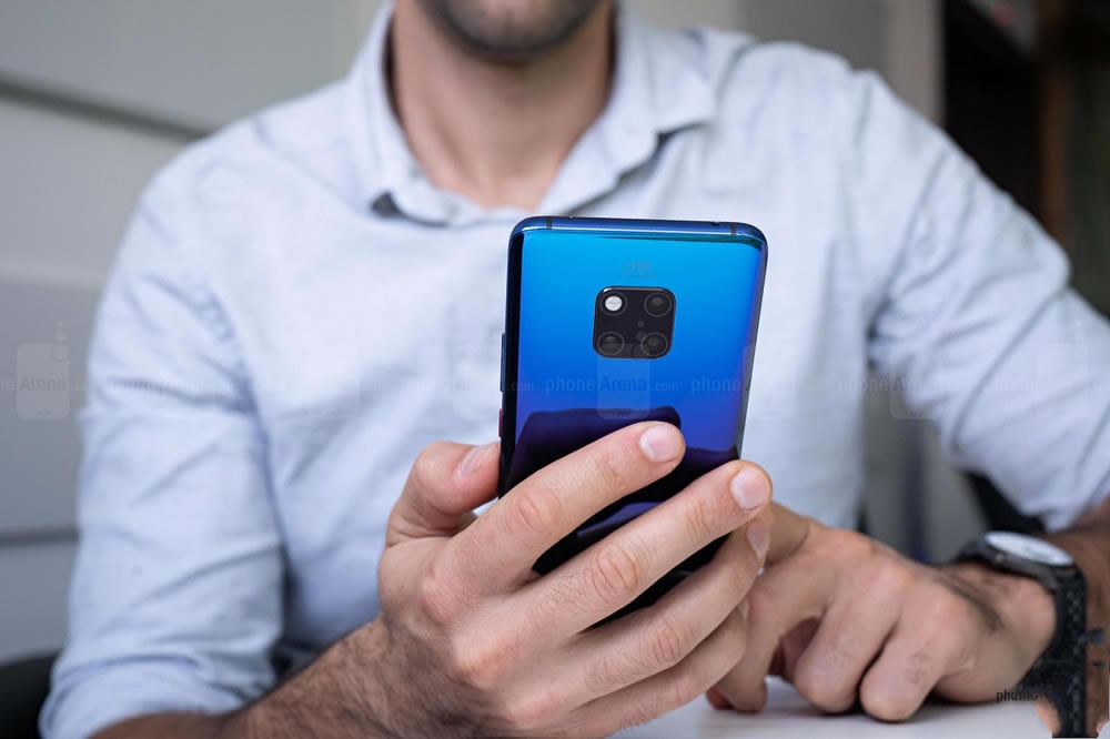 华为Mate20pro和iPhoneXR哪款值得入手 华为Mate20pro和iPhoneXR优缺点评测_手机评测_手机学院_本站