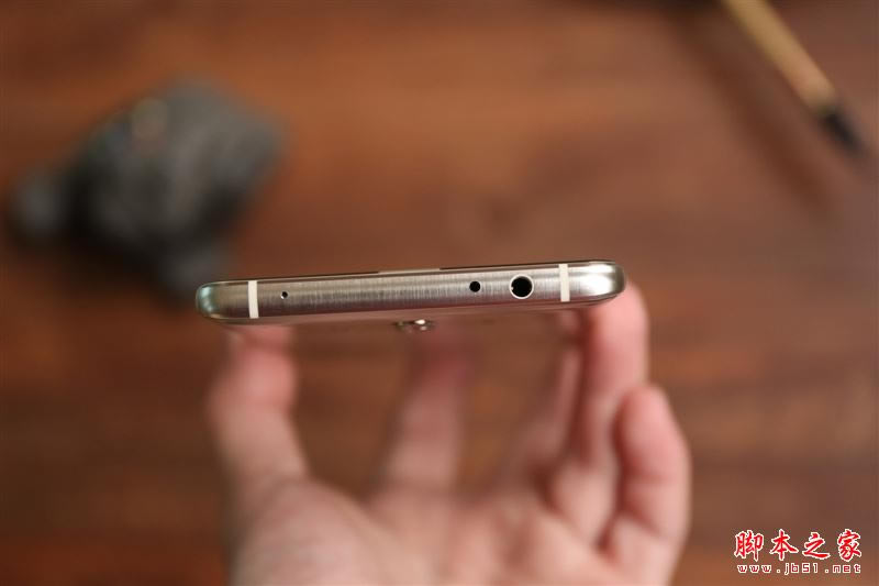 国产最强旗舰!HUAWEI Mate 10首发评测:插根线秒变PC