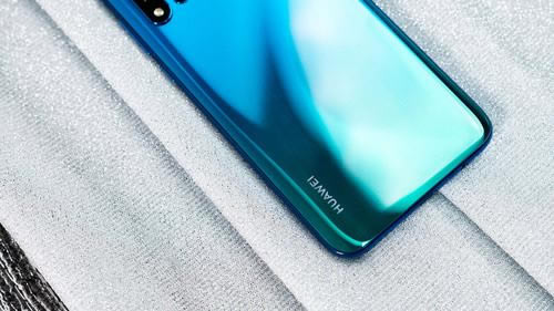 华为nova5i简评 2000元档后置AI四摄手机华为nova5i图文评测_手机评测_手机学院_本站