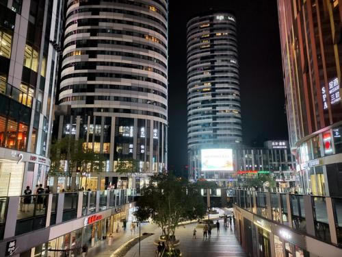 荣耀30青春版与iPhone11Pro夜景哪个好 荣耀30青春版与iPhone11Pro夜景对比_手机评测_手机学院_本站