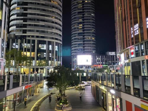 荣耀30青春版与iPhone11Pro夜景哪个好 荣耀30青春版与iPhone11Pro夜景对比_手机评测_手机学院_本站