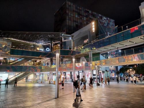 荣耀30青春版与iPhone11Pro夜景哪个好 荣耀30青春版与iPhone11Pro夜景对比_手机评测_手机学院_本站