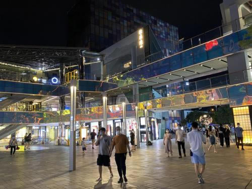 荣耀30青春版与iPhone11Pro夜景哪个好 荣耀30青春版与iPhone11Pro夜景对比_手机评测_手机学院_本站
