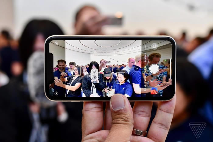 iPhone 11系列外观设计/屏幕参数/标配快充/性能表现/拍照录像全面评测_手机评测_手机学院_本站