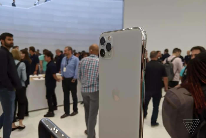 iPhone 11系列外观设计/屏幕参数/标配快充/性能表现/拍照录像全面评测_手机评测_手机学院_本站
