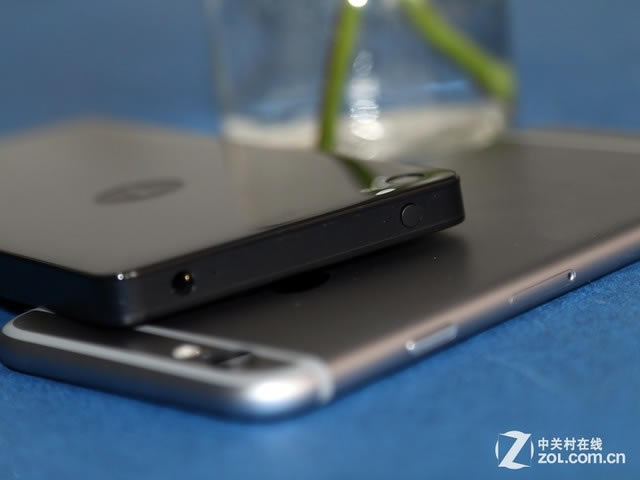 天生骄傲被完爆 锤子手机对比iPhone 6