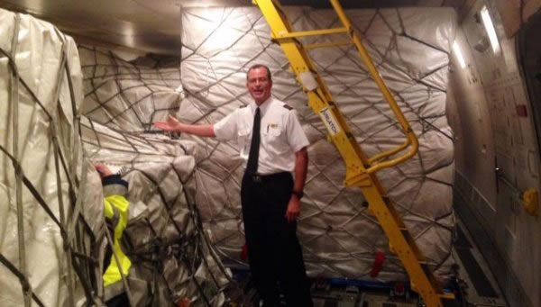 太可怕了!95吨iPhone6就这样放在了飞机上(图片曝光)_手机资讯_手机学院_本站