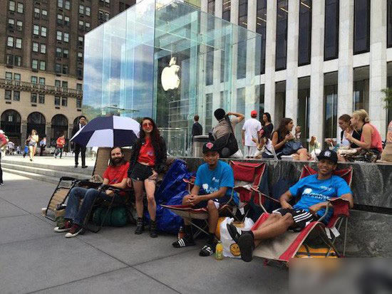 iphone6马上公布 疯狂果粉已经开始排队购买iPhone6_手机资讯