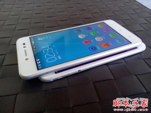 联想S90与iPhone 6哪个好?联想S90撞脸iPhone 6外观对比图赏_手机评测_手机学院_本站