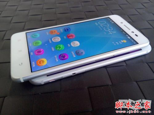 联想S90与iPhone 6哪个好?联想S90撞脸iPhone 6外观对比图赏_手机评测_手机学院_本站