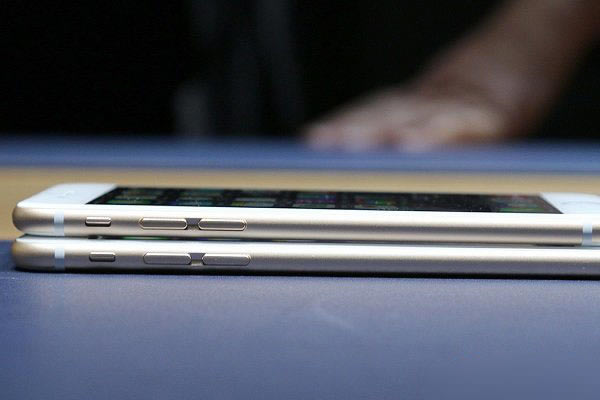 苹果6与苹果6 Plus有何不同?iPhone6和iPhone6 Plus外观对比图赏_手机资讯_手机学院_本站
