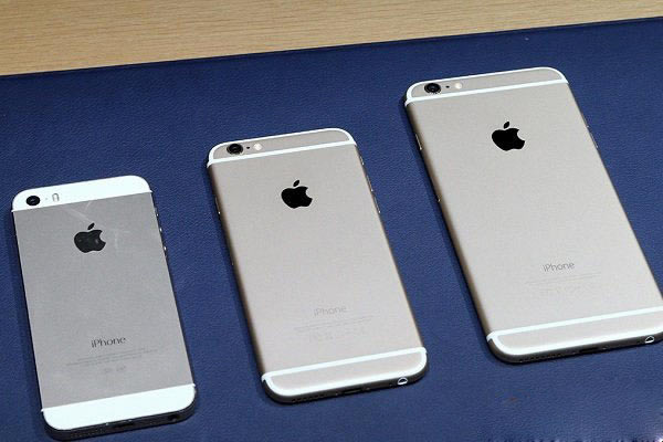 苹果6与苹果6 Plus有何不同?iPhone6和iPhone6 Plus外观对比图赏_手机资讯_手机学院_本站