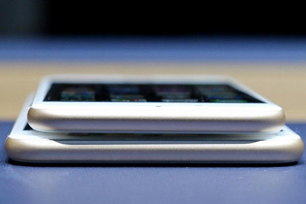苹果6与苹果6 Plus有何不同?iPhone6和iPhone6 Plus外观对比图赏_手机资讯_手机学院_本站