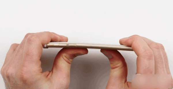 注意了!iPhone6/6 Plus使劲最易掰弯的地方原来在那