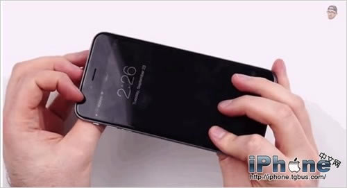 图解iPhone6/plus为何容易掰弯 原因是什么?_手机资讯_手机学院_本站