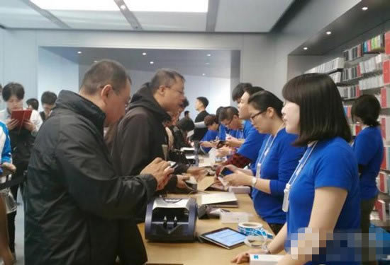 国行iPhone6上市 土豪金版64GB iPhone6 Plus是最爱