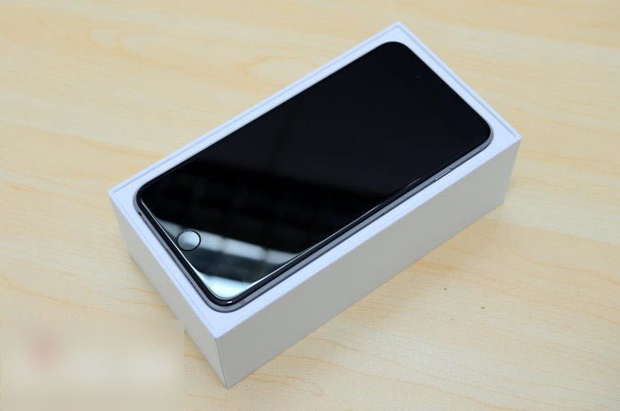 一手难以掌握 128GB灰色版iPhone 6 Plus 开箱图赏 _苹果手机_手机学院_本站
