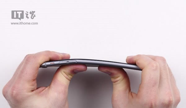 苹果遇弯曲门 到底有多容易弯?iPhone6 Plus的弯曲测试视频_苹果手机_手机学院_本站