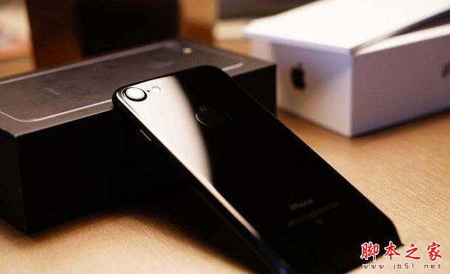 iPhone7黑色还是亮黑好看?iPhone7黑色与亮黑色对比