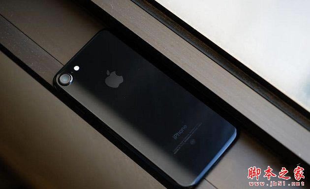 iPhone7 Plus黑色还是亮黑好看?黑色与亮黑色对比图赏