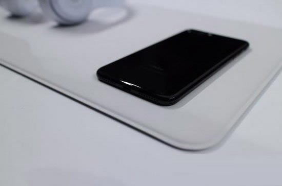 iphone7亮黑色好还是磨砂黑好 iphone7亮黑色和磨砂黑对比区别2
