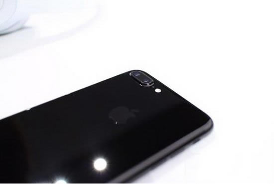 iphone7亮黑色好还是磨砂黑好 iphone7亮黑色和磨砂黑对比区别4