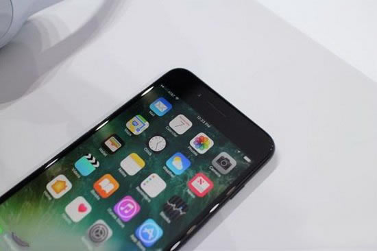 iphone7亮黑色好还是磨砂黑好 iphone7亮黑色和磨砂黑对比区别6