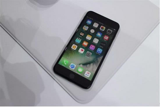 iphone7亮黑色好还是磨砂黑好 iphone7亮黑色和磨砂黑对比区别9