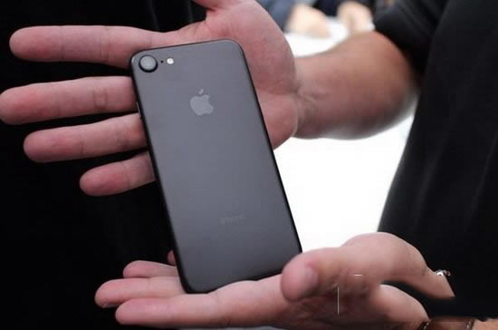 iphone7亮黑色好还是磨砂黑好 iphone7亮黑色和磨砂黑对比区别10