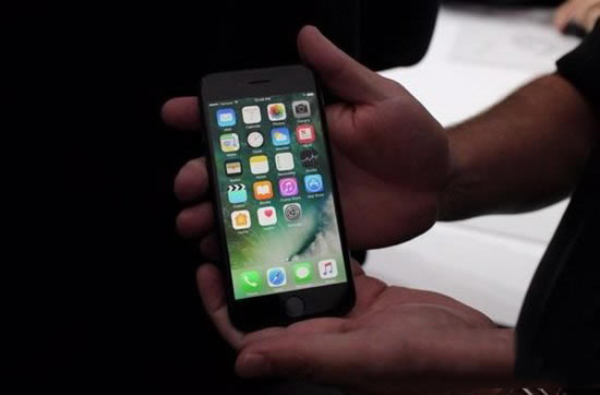 iphone7亮黑色好还是磨砂黑好 iphone7亮黑色和磨砂黑对比区别16