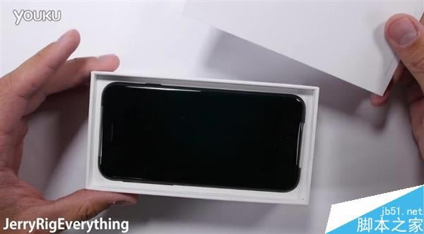 耐用度如何?黑色iPhone 7首发刮划、掰弯测试视频_苹果手机_手机学院_本站