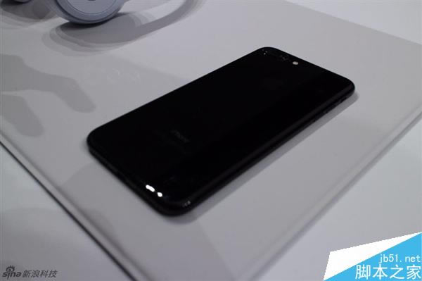 iPhone 7现场真机图赏:亮光黑、黑色你更爱谁?