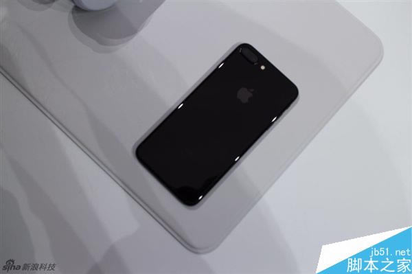 iPhone 7现场真机图赏:亮光黑、黑色你更爱谁?