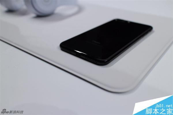 iPhone 7现场真机图赏:亮光黑、黑色你更爱谁?