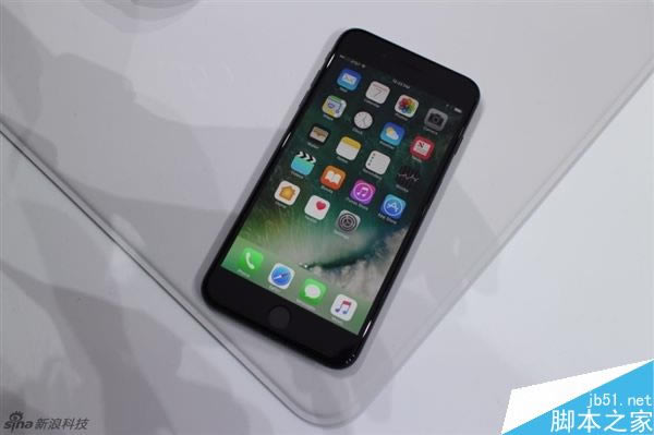 iPhone 7现场真机图赏:亮光黑、黑色你更爱谁?