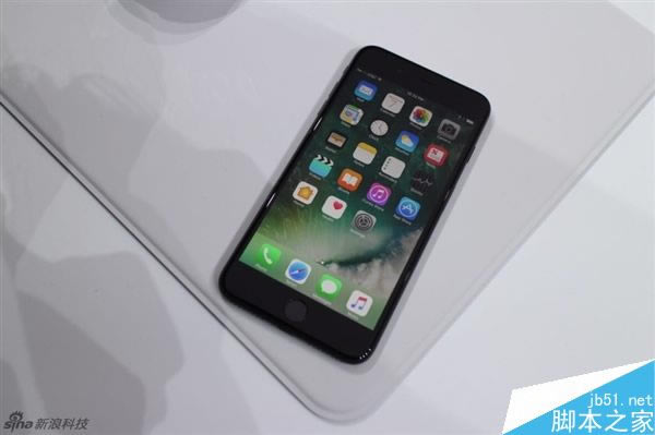 iPhone 7现场真机图赏:亮光黑、黑色你更爱谁?
