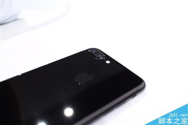 iPhone 7现场真机图赏:亮光黑、黑色你更爱谁?