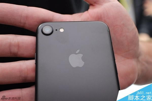 iPhone 7现场真机图赏:亮光黑、黑色你更爱谁?