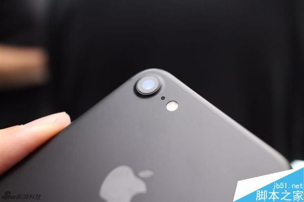 iPhone 7现场真机图赏:亮光黑、黑色你更爱谁?