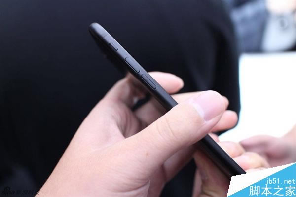 iPhone 7现场真机图赏:亮光黑、黑色你更爱谁?