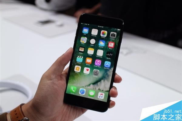 iPhone 7现场真机图赏:亮光黑、黑色你更爱谁?