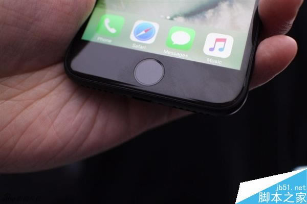 iPhone 7现场真机图赏:亮光黑、黑色你更爱谁?