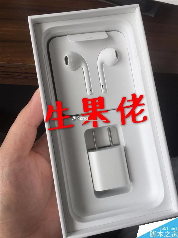 网友晒出iPhone 7 Plus国行开箱图 磨砂黑版本也很帅_苹果手机_手机学院_本站