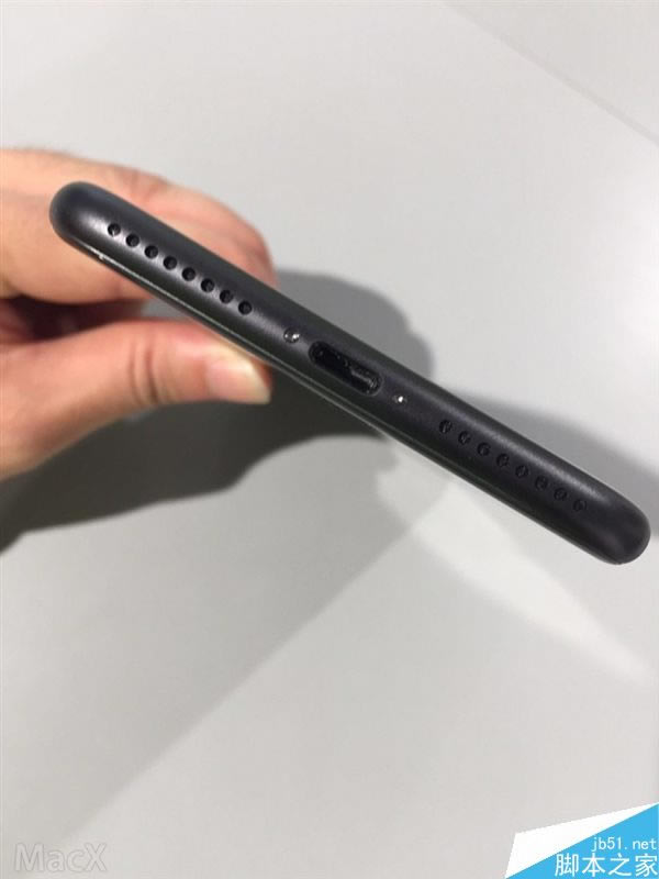 网友晒出iPhone 7 Plus国行开箱图 磨砂黑版本也很帅_苹果手机_手机学院_本站