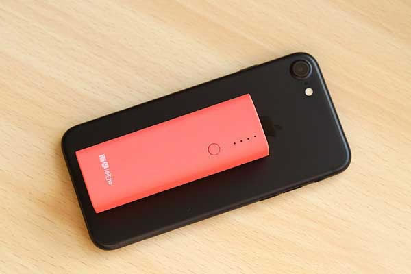 南孚iPhone 7快充的迷你充电宝图赏:仅打火机大小_硬件其它_硬件教程_本站