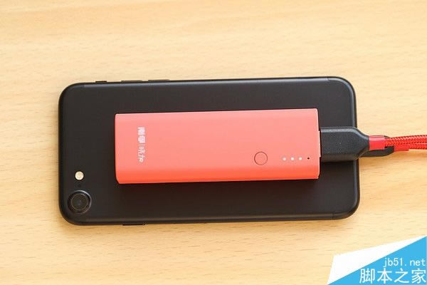 南孚iPhone 7快充的迷你充电宝图赏:仅打火机大小_硬件其它_硬件教程_本站