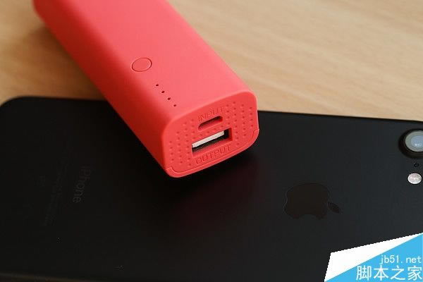 南孚iPhone 7快充的迷你充电宝图赏:仅打火机大小_硬件其它_硬件教程_本站