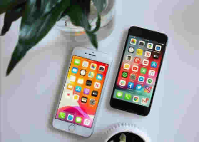 新款iPhone SE与iPhone8内部做工哪款好 两款手机拆机对比